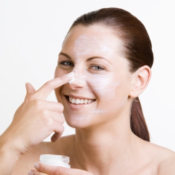 woman-moisturiser-misc